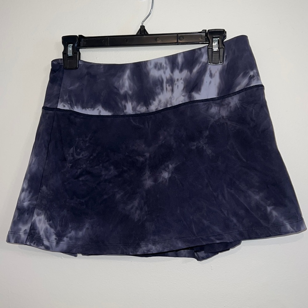 Women's Baleaf Athletic skirt with built in shorts, back zipper pocket, sz L